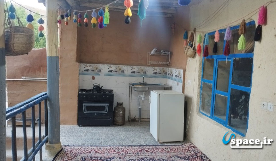 نمای تراس سوئیت شماره دو اقامتگاه بوم گردی بابا خان 2 - سپیدان - روستای کهکران